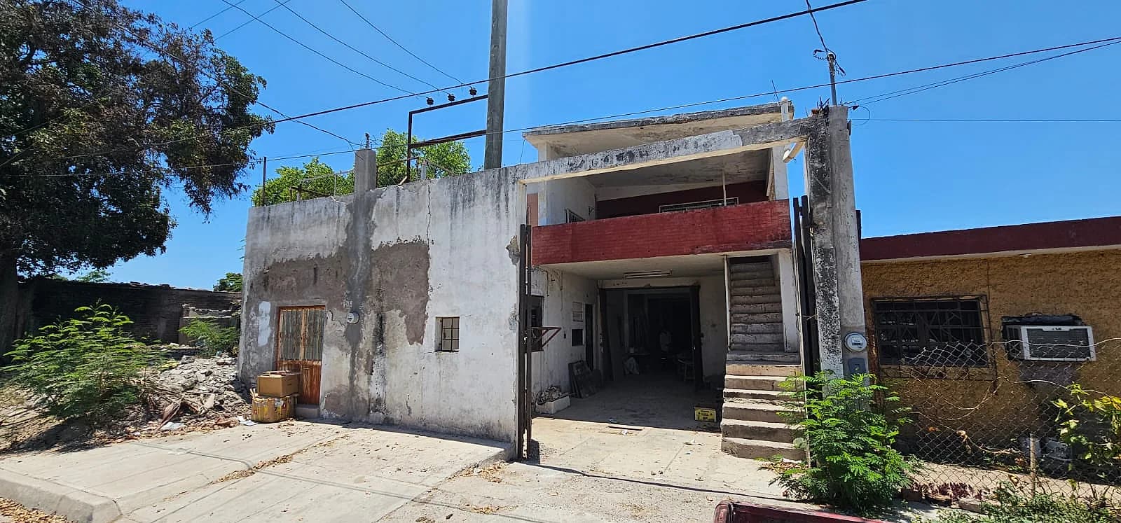 Bodega con departamento en Venta