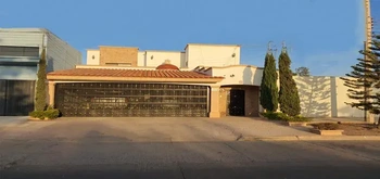 13_2871 | En Venta Hermosa Residencia, Fracc. Las Palmas | Angulo Bienes Raíces