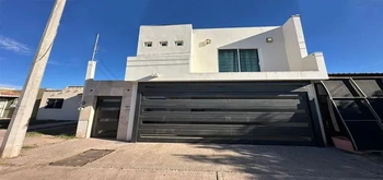 13_3061 | En Venta bonita y Amplia Casa, Fraccionamiento Nuevo Horizonte | Angulo Bienes Raíces