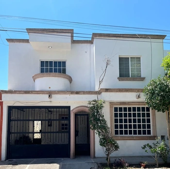 5_2209 | CASA EN RENTA COMPLETAMENTE AMUEBLADA FRACC MONTFERRANT | Angulo Bienes Raíces