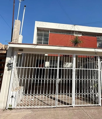 5_3045 | CASA EN RENTA FRACC EL PARQUE | Angulo Bienes Raíces