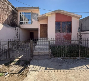 5_3123 | CASA EN VENTA FRACC EL PARQUE | Angulo Bienes Raíces