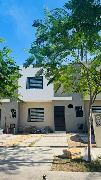 15_3071 | CASA EN RENTA NUEVA FRACC. QUINTA DE CORTEZ | Angulo Bienes Raíces