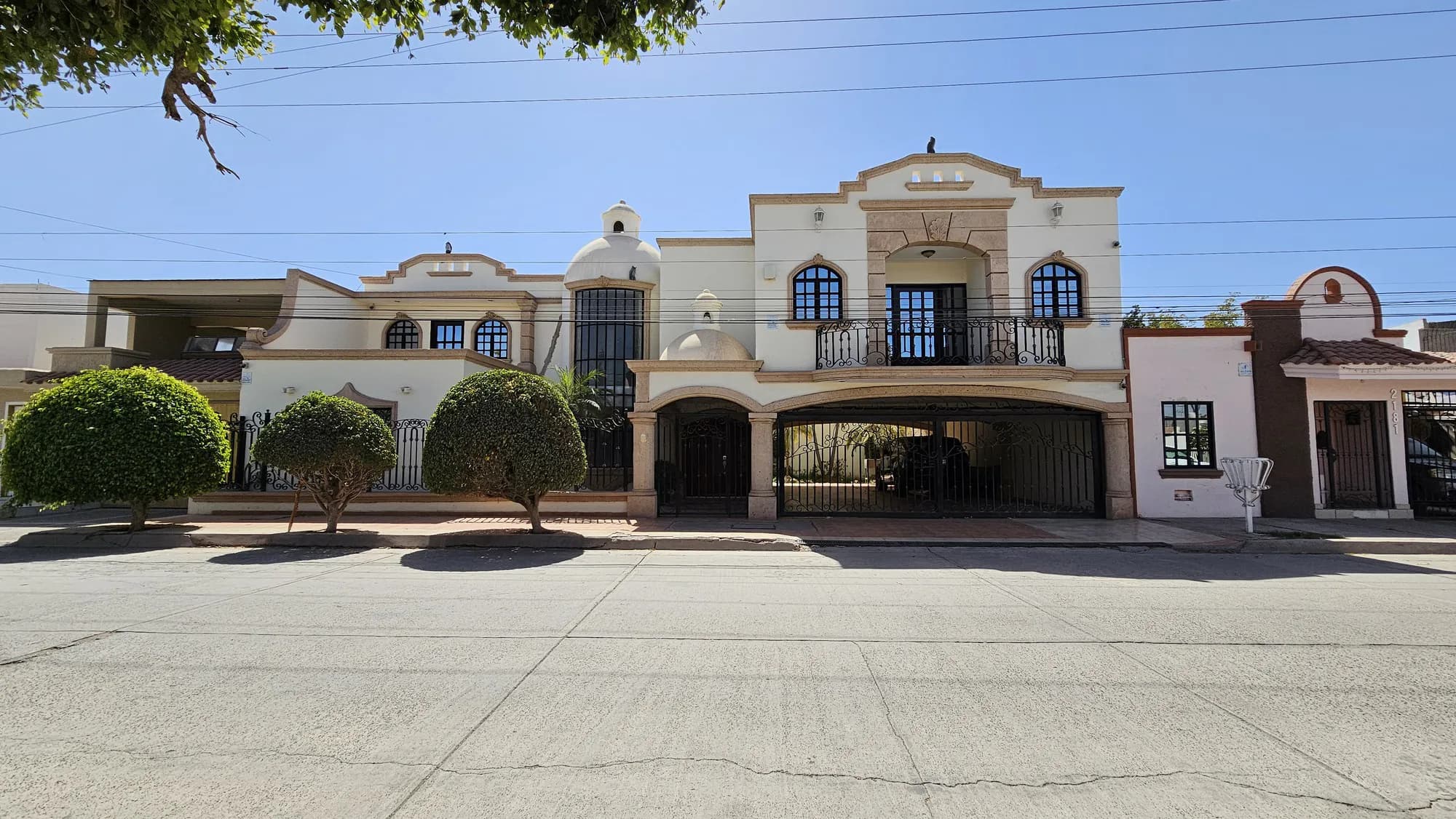 OPORTUNIDAD CASA EN VENTA de 5 recámaras, recámara en planta baja Fracc. Del Real en Los Mochis $4'900,000